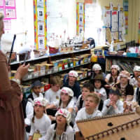 <p>Students were treated to a session with Colonial musician and singer Linda Russell, who brought a number of interesting instruments like the pennywhistle and tin whistle.</p>