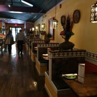 <p>There are lots of cozy booths at Rio Bravo.</p>