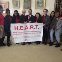 <p>HEART students talk with Senator Bob Duff.</p>