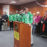 <p>Himes speaks to Team 26 and their supporters.</p>