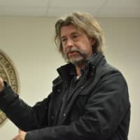 <p>Artist Mike Starn speaks at the Bedford Planning Board&#x27;s meeting.</p>