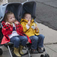 <p>Some of the younger children snack along the route.</p>