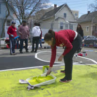 <p>Students from Newfield Elementary and Hart Magnet Elementary help rebuild the Cedar Street Park in Stamford.</p>