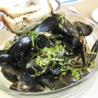 <p>The mussels at Le Fat Poodle are great for dipping -- and slurping.</p>