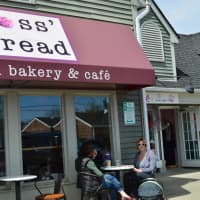 <p>Outdoor dining has returned at Ross&#x27; Bread in Ridgefield. </p>