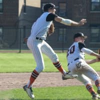 <p>Mamaroneck shortstop Anthony Pecora makes a throw to first, as his second baseman gets out of the way.</p>