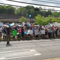 <p>More than 250 parents, students and other Town of Mount Pleasant residents participated in a peaceful rally Sunday in Thornwood to publicize Tuesday&#x27;s school board and school budget vote at Westlake High School.</p>