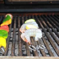 <p>Experts at DeCicco Family Markets advise using two skewers per kabob.</p>