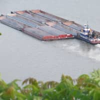 <p>Those who stopped at the scenic overlook were treated to a boat pushing a flat barge, presumably toward the Tappan Zee Bridge construction site.</p>