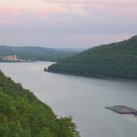 <p>The barge heading toward Charles Point, Peekskill, on the Hudson River.</p>