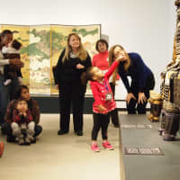 <p>Families from the First Steps Little School in Ossining visit the Katonah Museum of Art as part of the ArteJuntos/ArtTogether program.</p>