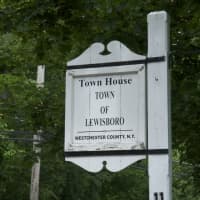 <p>Lewisboro Town House. </p>