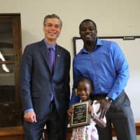 <p>White Plains Mayor Thomas Roach honoring a dad. </p>