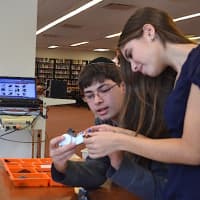 <p>Engineering students in Solomon Schechter&#x27;s Sci-TECH program work to build a weight-bearing bridge. The school will host a lecture series Thursday to expand science education in Greenburgh.</p>