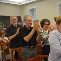 <p>Several attendees give standing ovations after the Bedford Town Board approved lowering a cap on first-floor storefronts in the town&#x27;s hamlet centers.</p>