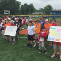<p>Bridgeport kids excitedly greet the former Baltimore Oriole as he arrives in Bridgeport.</p>