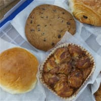 <p>Rolls, bread, cookies and other baked goods are available from Wave Hill Breads.</p>