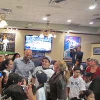 <p>New York Yankees legendary pitcher Mariano Rivera will host a thanksgiving dinner for about 120 parents and children Tuesday at AJ&#x27;s Burgers in New Rochelle.</p>