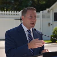 <p>Westchester County Executive Rob Astorino holds a press conference in front of Hillary Clinton&#x27;s home in Chappaqua.</p>