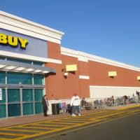 <p>The line for Black Friday stretches to the end of the Hartsdale Best Buy by Thursday afternoon.</p>