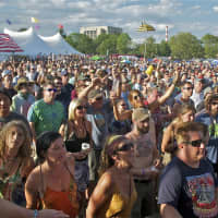 <p>The largest crowds of the weekend turn out Saturday to see Warren Haynes and Wilco.</p>
