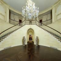 <p>The entry to the home is opulent.</p>