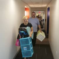 <p>Familes and friends move students into Alumni Hall Thursday.</p>