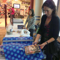 <p>Karen Hamlin wraps gifts outside Barnes &amp; Noble to raise money for the Church Street School PTA in White Plains.</p>