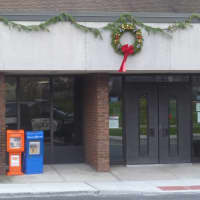 <p>The Municipal Building is celebrating Christmas with a wreath. </p>