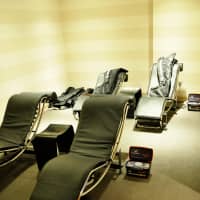 <p>Compression beds help athletes recover from strenuous workouts.</p>