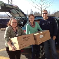 <p>Grace Ring, 15, center, has donated books to recovering hospital patients for five years through her charity, RecoveRead.</p>