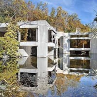 <p>This 22 acre modern home in Bedford Hills has 6 bedrooms and 9.5 bathrooms.</p>