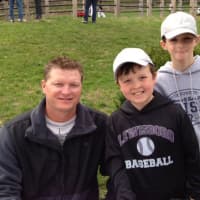 <p>Former Yankee Shane Spencer posed with Lewisboro baseball players Logan Aceste and Jack O&#x27;Reilly.</p>