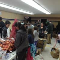 <p>Larchmont Mamaroneck Hunger Task Force volunteers pack donated food items.</p>