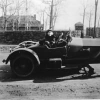 <p>Pearl White in her Stutz Bearcat on Hudson Terrace in Fort Lee in 1918.</p>