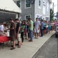 <p>The crowds line up at Julian&#x27;s Brick Oven Pizzeria for the Slice of Saugatuck Festival in Westport.</p>
