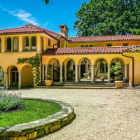 Croton Home Resembling An Italian Villa Is A 'Steel'