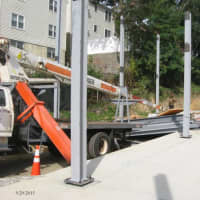 <p>Construction crews in Mount Vernon installing steel beams around the tennis courts at Memorial Field. </p>