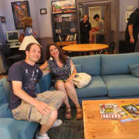 <p>Jamie and David Sclafane in a recreation of Jerry&#x27;s &quot;Seinfeld&quot; apartment.</p>