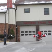 <p>Falls firefighters guide the siren as Carmel firefighters prepare to lift the siren.</p>