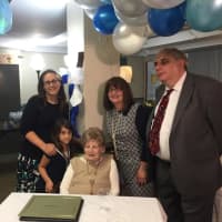 <p>Laura Nochomovits and her family celebrate her 101st birthday.</p>