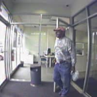 <p>Yonkers Police detectives have released photos of the suspect in the robbery that occurred on Wednesday at the Citizens Bank located at 2371 Central Park Ave.</p>