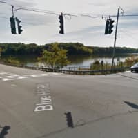 <p>The traffic light at the intersection of Veterans Memorial Drive and Blue Hill Road in Pearl River is on the fritz, say police is a warning to motorists.</p>