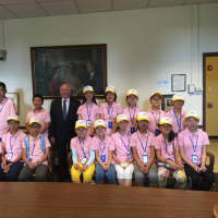 <p>Westport First Selectman Jim Marpe meets students from the town&#x27;s sister city in China.</p>