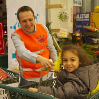 <p>Yavuz Aydin, the director of the Turkish Cultural Center in Palisades Park, volunteers at a food collection event. </p>
