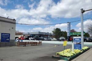 Bedford Hills Car Wash Gives Free Service To Healthcare Workers, Responders