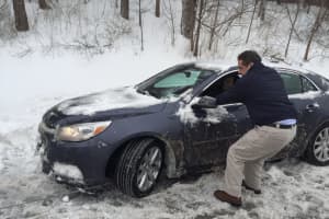 Cuomo Helps Stranded Driver On Area Parkway
