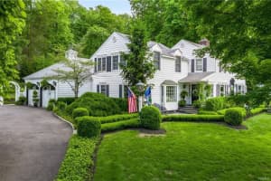 Here's How Much Sandra Lee Lists Northern Westchester Home She Shares With Cuomo