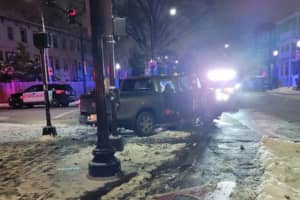 Driver Runs Red Light In Cambridge, Injures 2: Police
