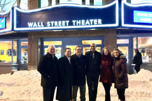 Wall Street Theater In Norwalk Flips The Switch On New Marquee